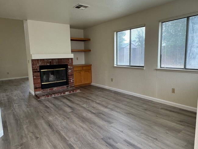 Building Photo - Antelope home