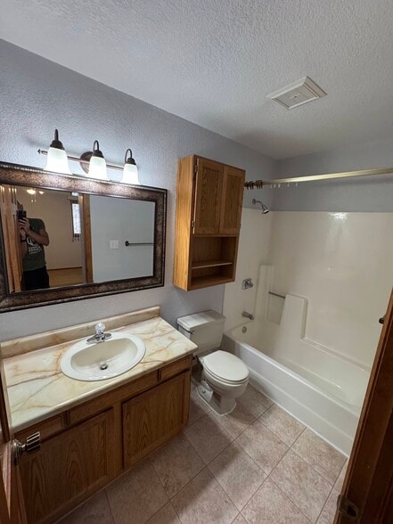 Main BR On Suite Bathroom - 5510A TOWNSEND PL