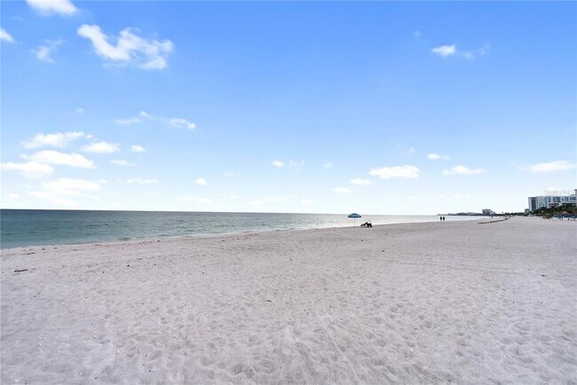 Building Photo - 1750 Benjamin Franklin Dr