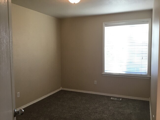 Building Photo - Beautiful & Spacious Four Bedroom Meridian Home!!!