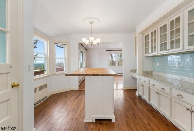 Building Photo - 145 Highview Terrace