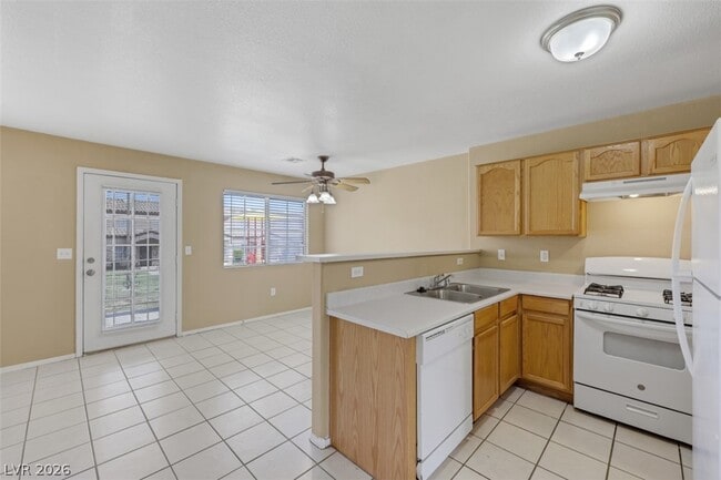 Building Photo - 1956 Vista Malaga St