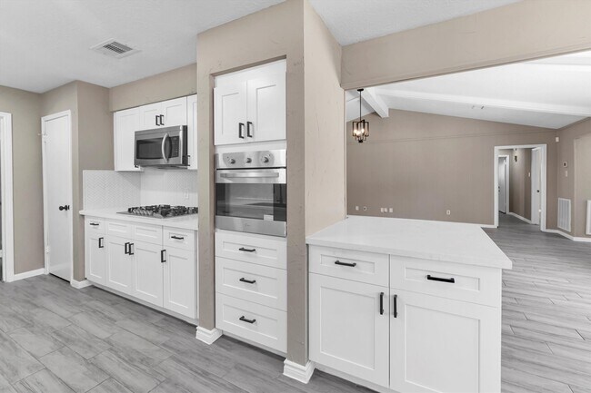 Building Photo - 27013 S Pyeatt Ln