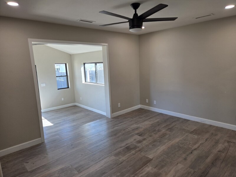 Building Photo - 2751 N Indian Wells Dr