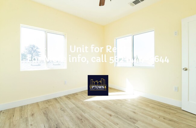 Building Photo - Townhome - 3 Bedrooms-2.5 Baths - Bellflower