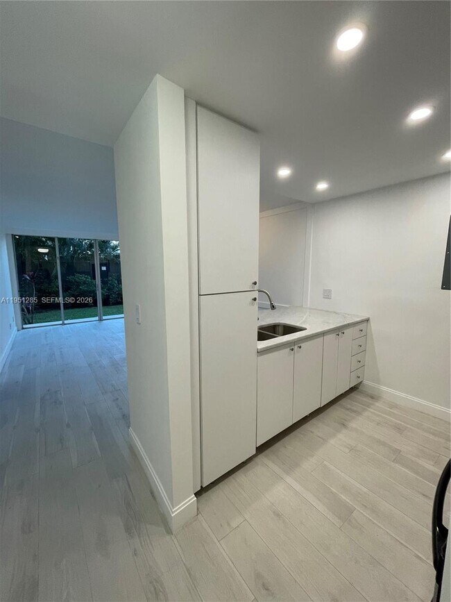 Building Photo - 2160 SW 16th Ave