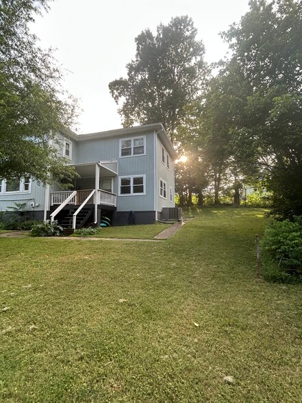 Building Photo - 111 Hoyt Ln
