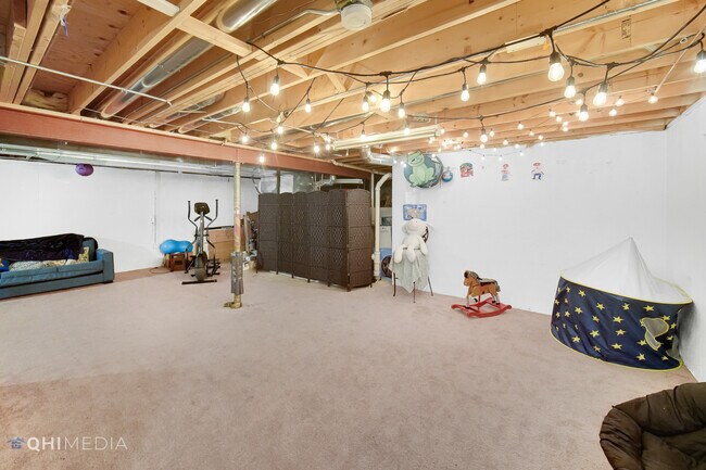 Building Photo - 3569 Charlemaine Dr