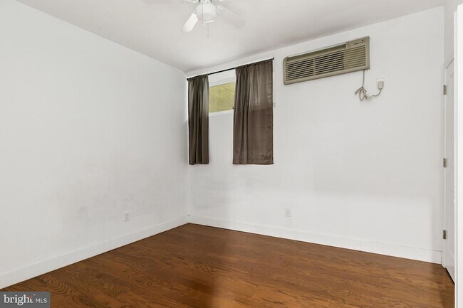Building Photo - 1639 Poplar St