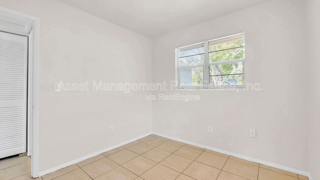 Building Photo - 1711 45th St S