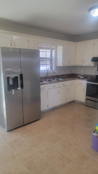 Building Photo - 619 Cherokee Rd