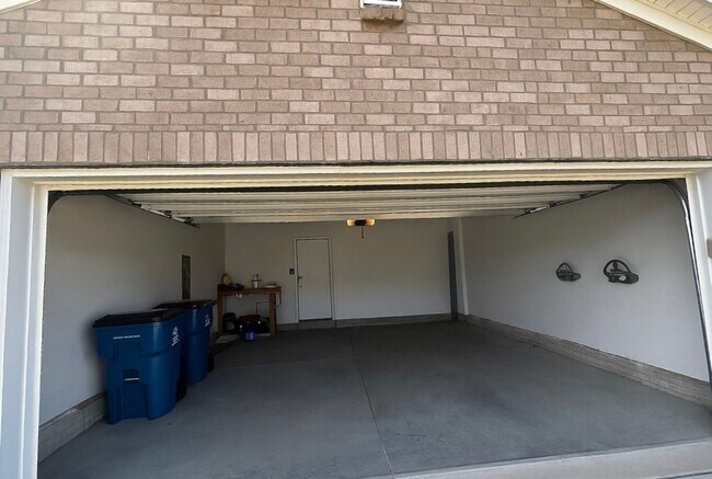 Building Photo - 3BR/2.5BA Home for Rent in Eastwood for Re...