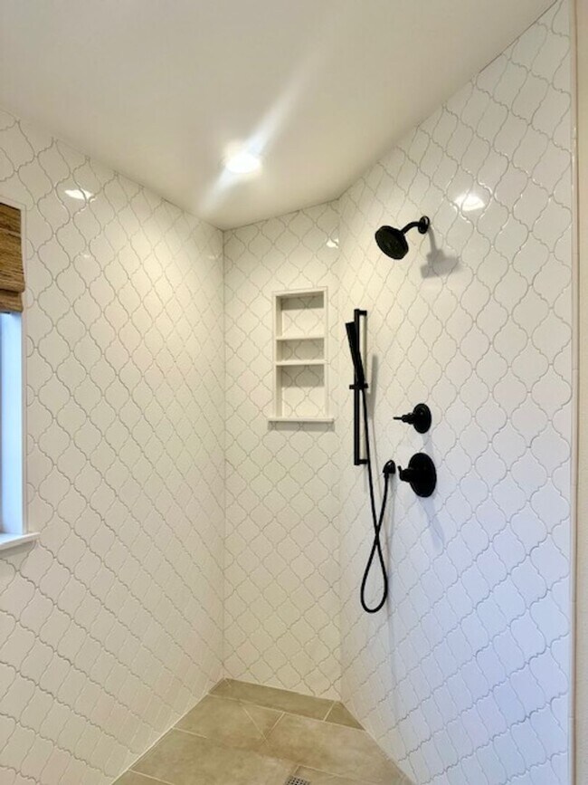 Building Photo - Riverfront Gated 2 Bedroom Luxury Condo!!