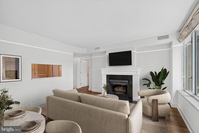Building Photo - 1155 23rd St NW