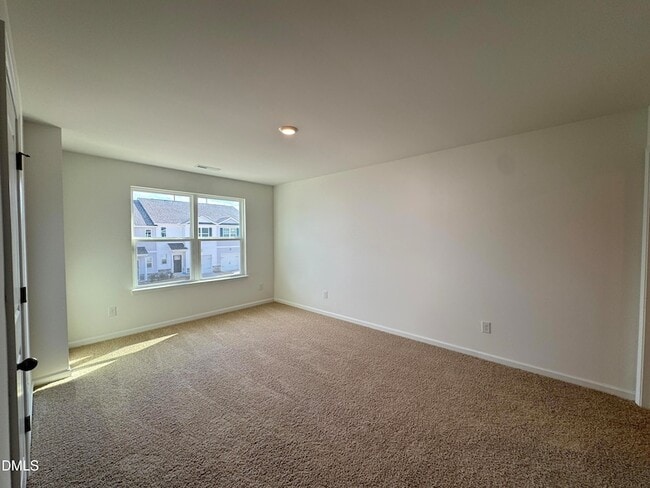 Building Photo - 419 Belgian Red Wy