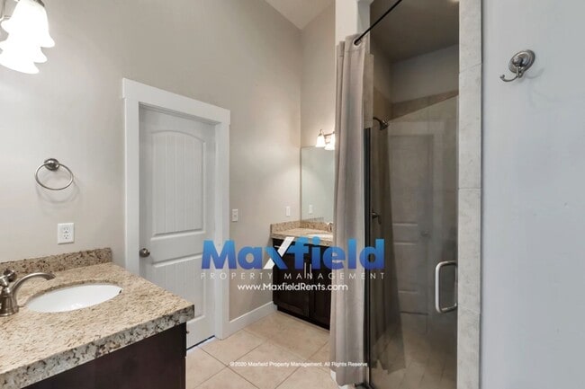 Building Photo - 3 BD + Office 2 BA 2 GA Luxury Townhouse  ...