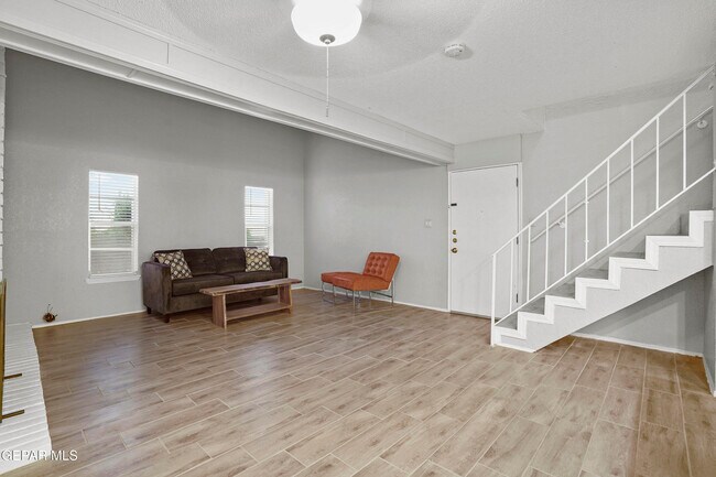 Building Photo - 6201 Escondido Dr
