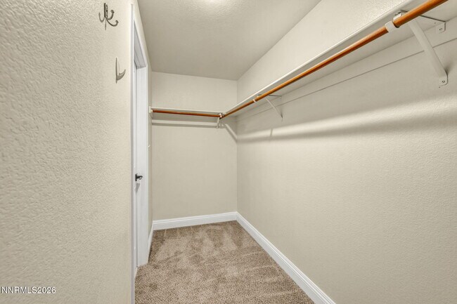 Building Photo - 6490 Brookview Cir