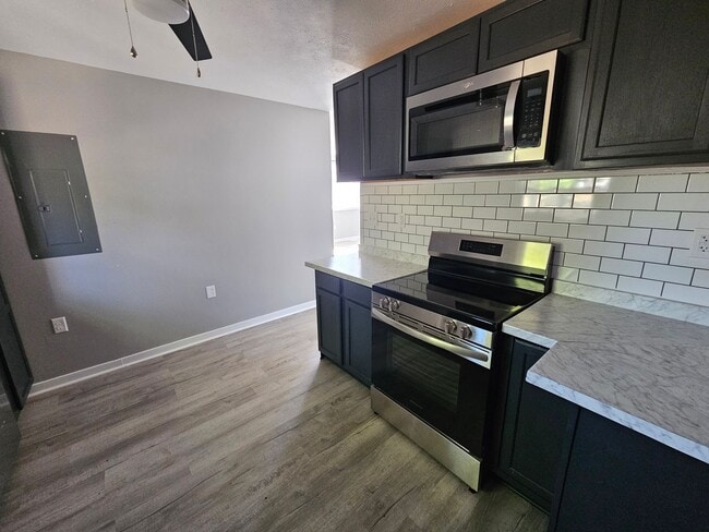 Building Photo - Two Bedroom / Two Bath House