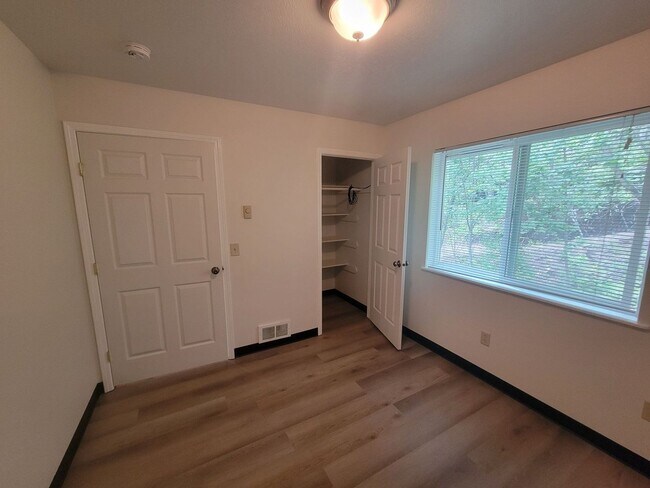Building Photo - 301-303 McAvoy Rd