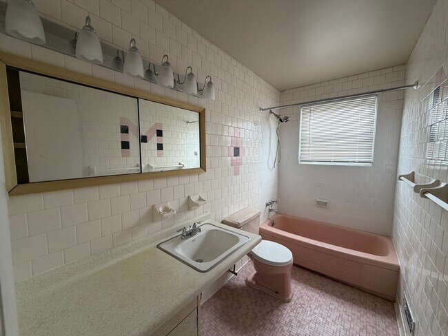 Building Photo - 3004 Property