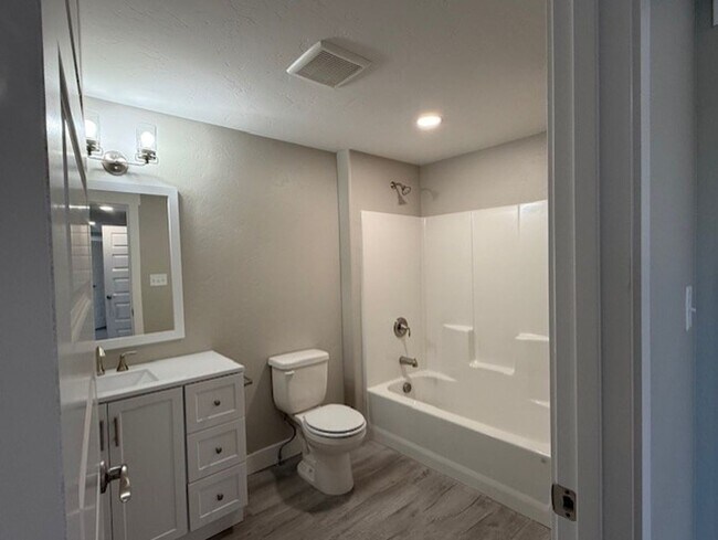 Building Photo - Available Now – Beautiful 3 Bed, 2.5 Bath Townhouse!!!