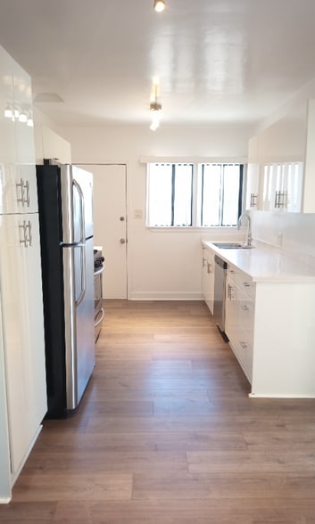 Building Photo - 5623-5633 Venice Blvd.