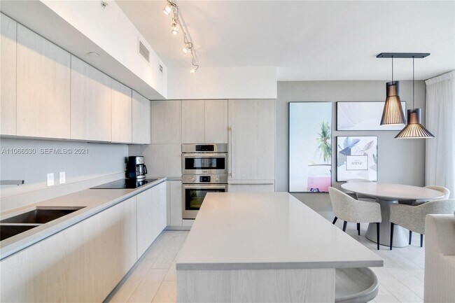 Building Photo - 4010 S Ocean Dr