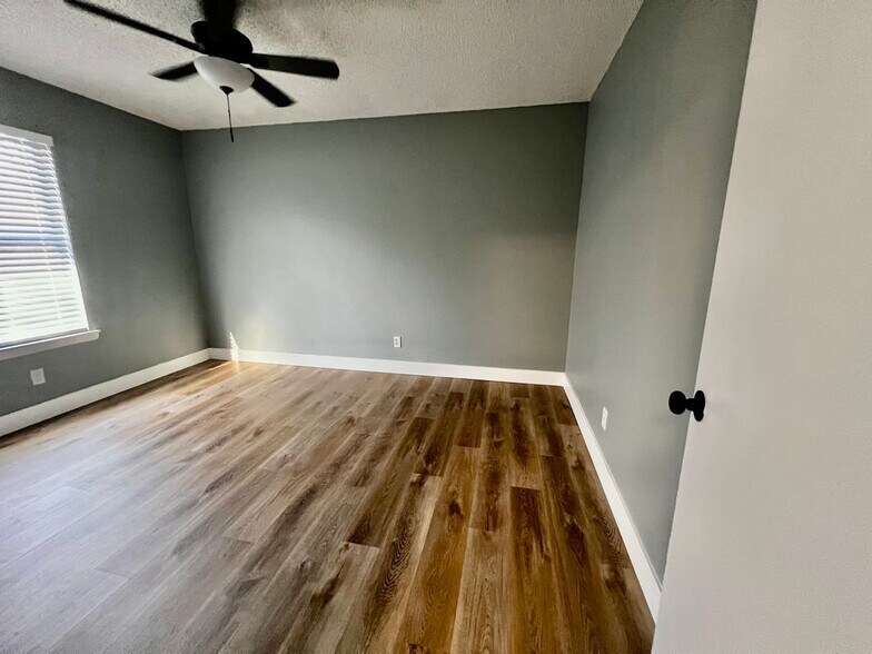 Building Photo - 525 N Betty Jo Dr