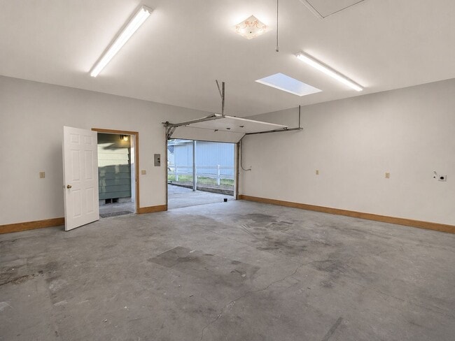 Building Photo - 226 Sparks Dr