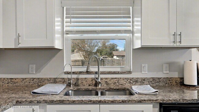 Building Photo - 5780 Palm St