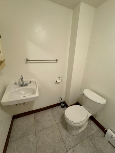 Building Photo - 154 N Franklin St