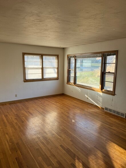 Living room - 3480 Woods Ave