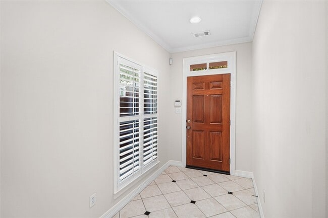 Building Photo - 2150 Bancroft Ln