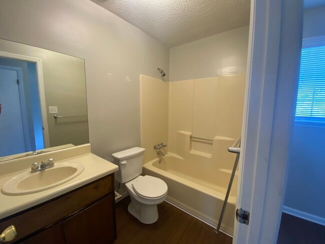 Building Photo - 6107 Vinnie Dr