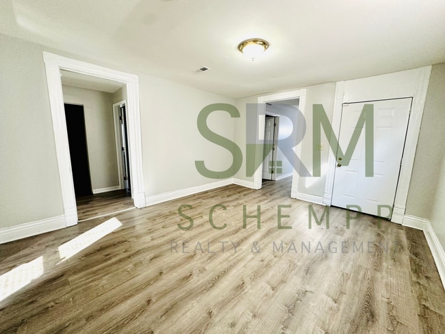 Building Photo - Spacious 2-3 bedroom home in Park Hill- Section 8 accepted