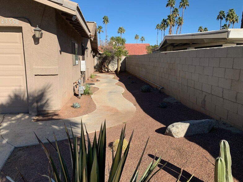 Building Photo - 43550 Carmel Cir