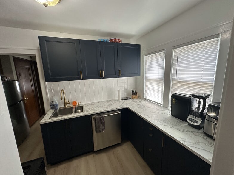 Kitchen - 3839 24th Ave S
