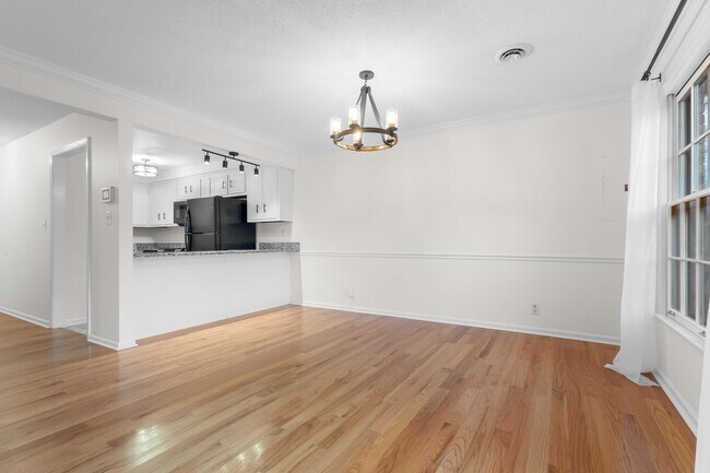 Building Photo - Beautiful Condo in Sango