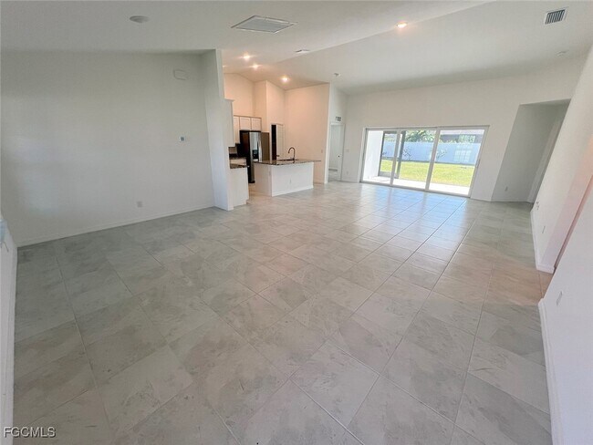 Building Photo - 1422 SW 10th St