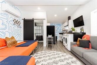 Building Photo - 522 E St Louis Ave