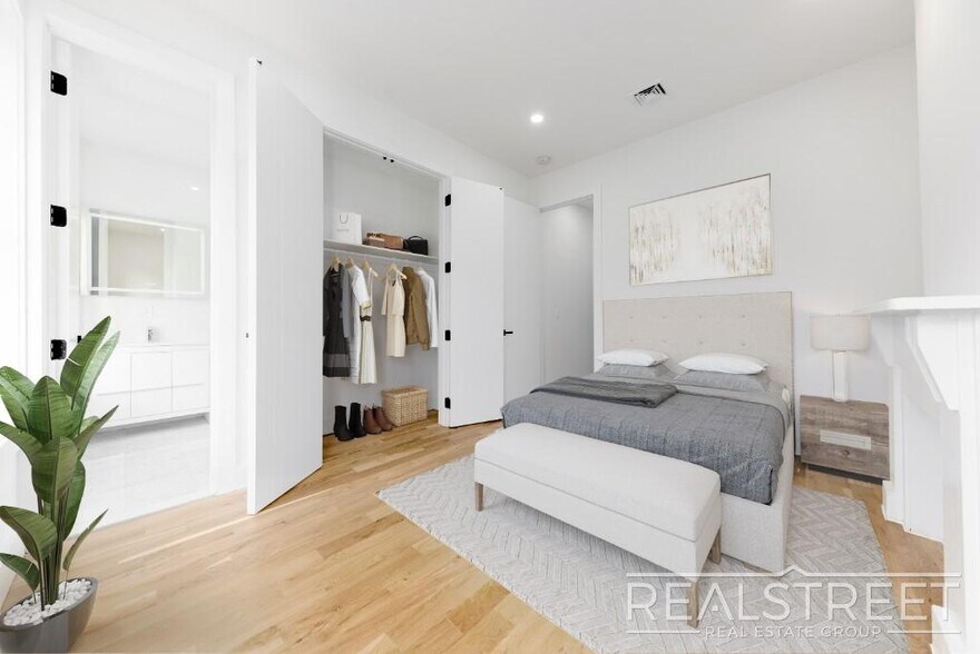 Building Photo - Stunning & Spacious Brand New 4 Bed 3 Bath...
