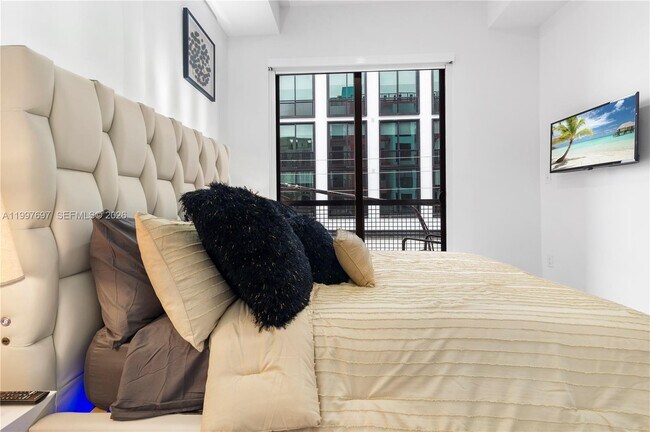 Building Photo - 136 NW 26th St