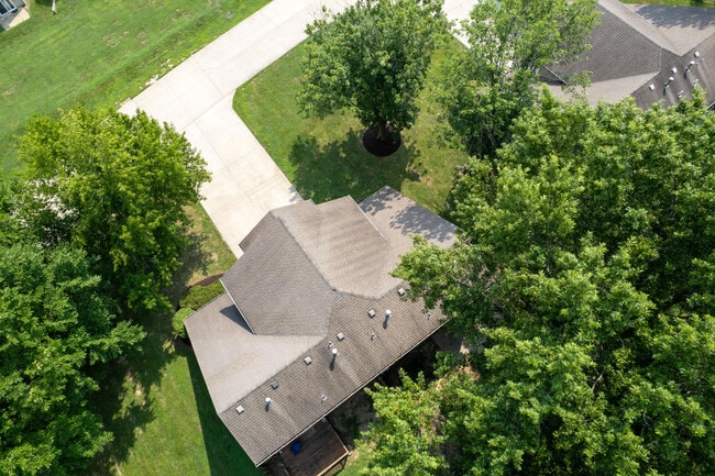Building Photo - 4919 W Millbrook Dr