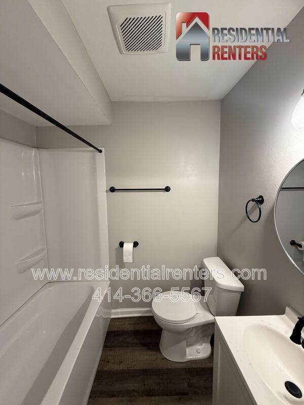 Building Photo - 4845 N 44th St