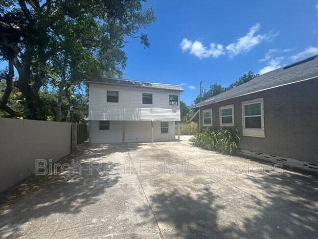 Building Photo - 1725 Preston St S