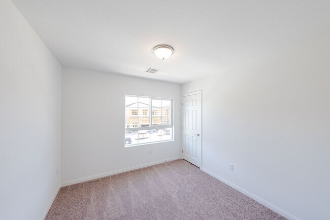 Building Photo - Fantastic two-story single-family house