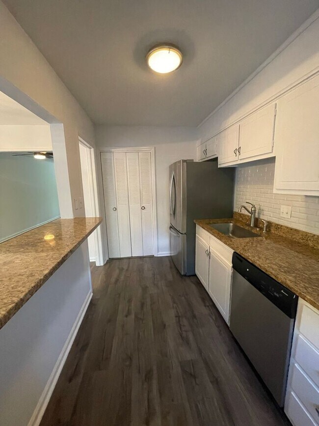 Building Photo - Williamsburg Townhome Available for Rent