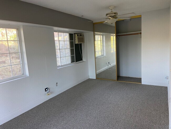 Building Photo - 9149 Rosedale Dr