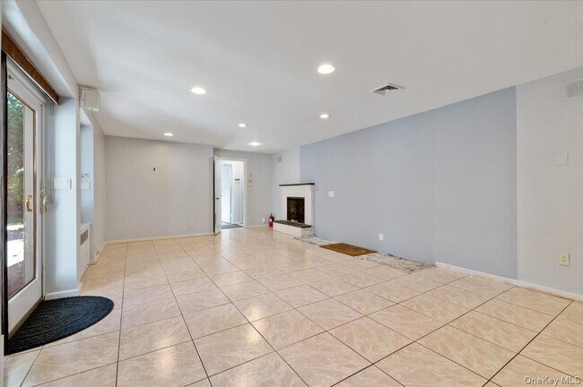 Building Photo - 25 Belmont Dr W